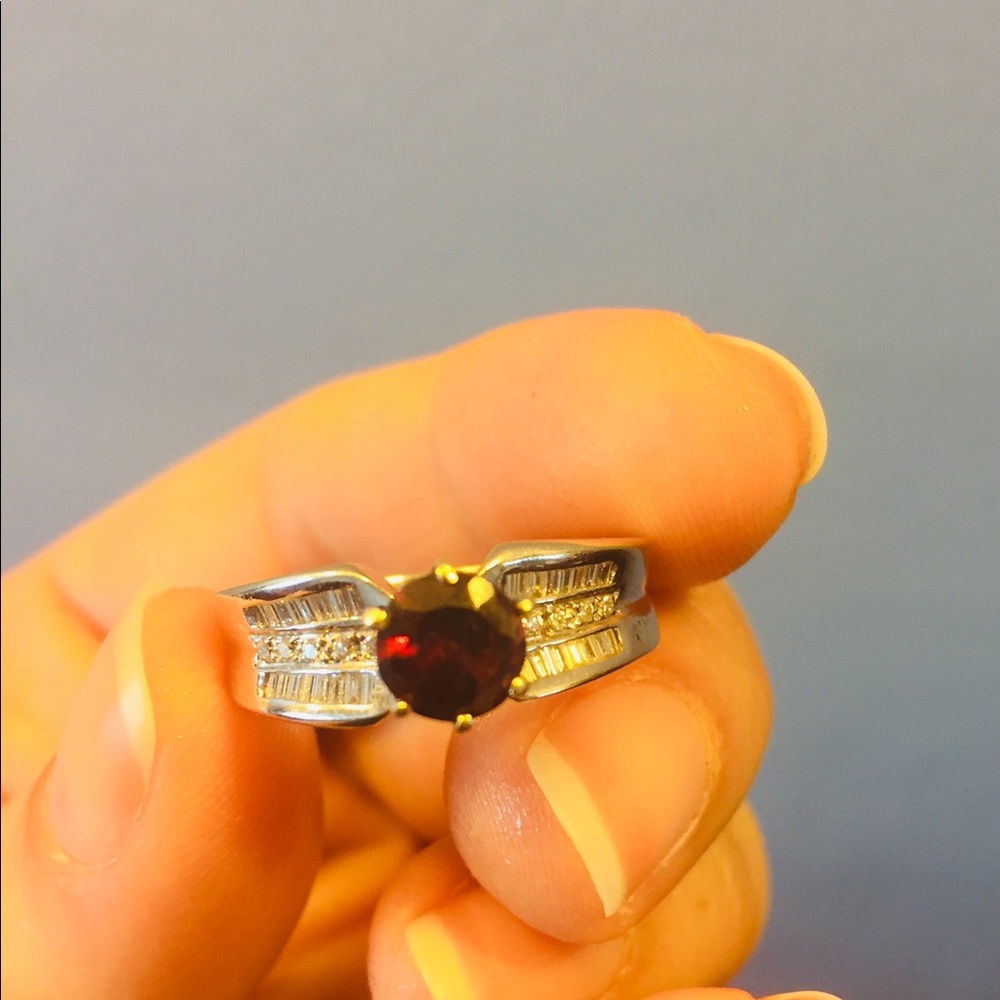 18K white gold Garnet Diamond engagement ring